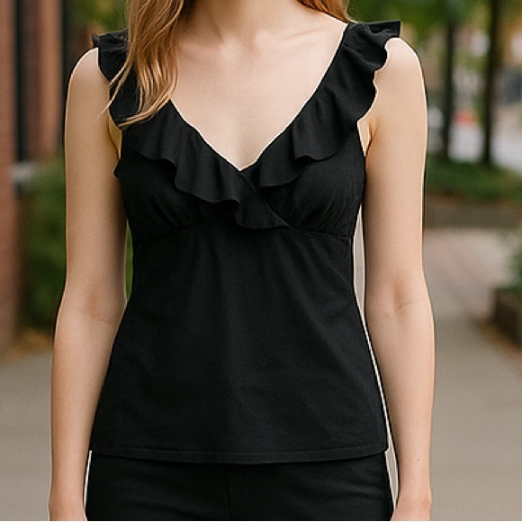 Black bikini top size Large with adjustable straps - Picture 3 of 8